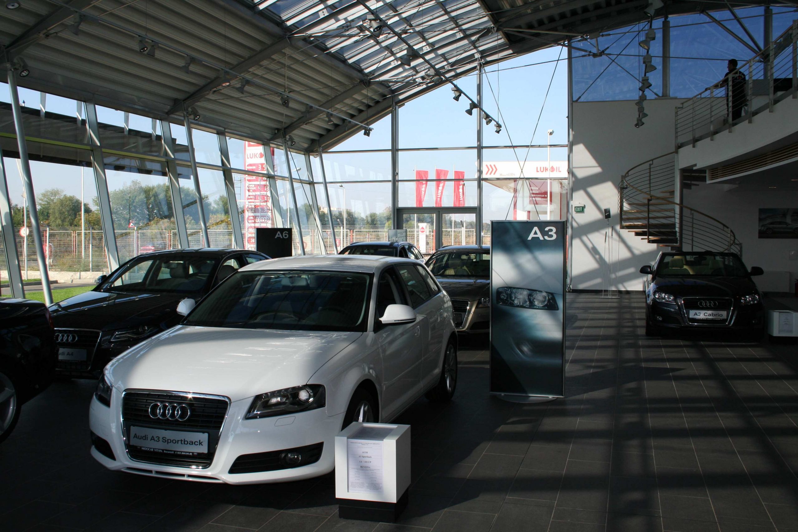 Showroom Audi MIDOCAR Vitan mic scaled 1 1