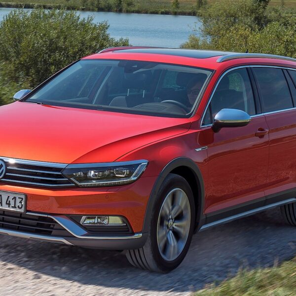 All new volkswagen passat alltrack launched with 4 engines video photo gallery 5 600x600