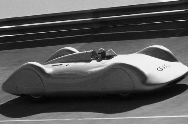 1937 au 16 zylinder 600x396