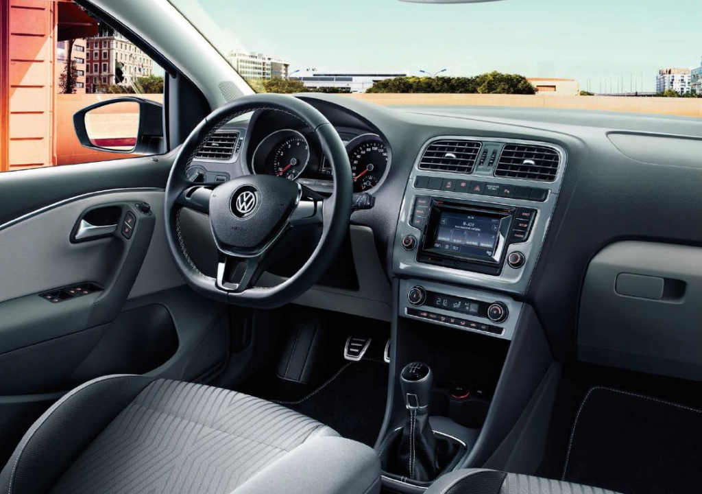interior noul polo midocar